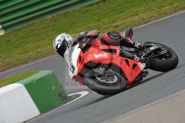 Mallory park Leicestershire;Mallory park photographs;Motorcycle action photographs;Trackday digital images;event digital images;eventdigitalimages;mallory park;no limits trackday;peter wileman photography;trackday;trackday photos