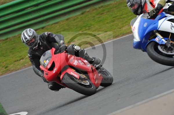 Mallory park Leicestershire;Mallory park photographs;Motorcycle action photographs;Trackday digital images;event digital images;eventdigitalimages;mallory park;no limits trackday;peter wileman photography;trackday;trackday photos