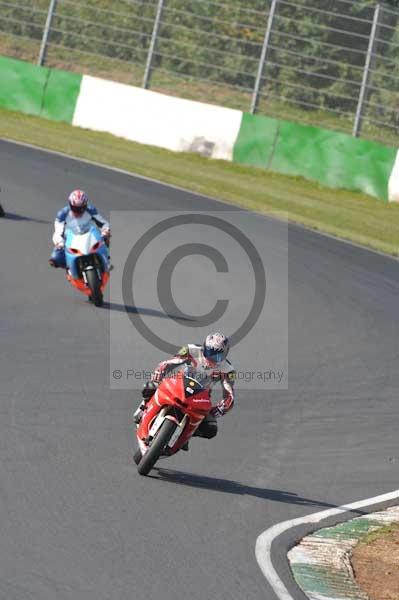 Mallory park Leicestershire;Mallory park photographs;Motorcycle action photographs;Trackday digital images;event digital images;eventdigitalimages;mallory park;no limits trackday;peter wileman photography;trackday;trackday photos