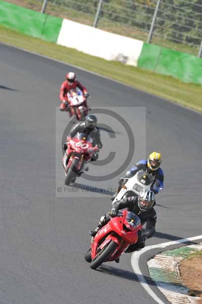 Mallory park Leicestershire;Mallory park photographs;Motorcycle action photographs;Trackday digital images;event digital images;eventdigitalimages;mallory park;no limits trackday;peter wileman photography;trackday;trackday photos