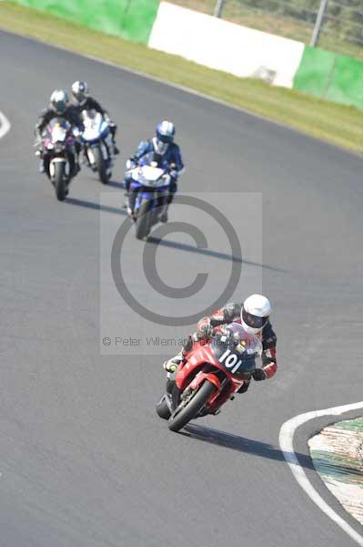 Mallory park Leicestershire;Mallory park photographs;Motorcycle action photographs;Trackday digital images;event digital images;eventdigitalimages;mallory park;no limits trackday;peter wileman photography;trackday;trackday photos