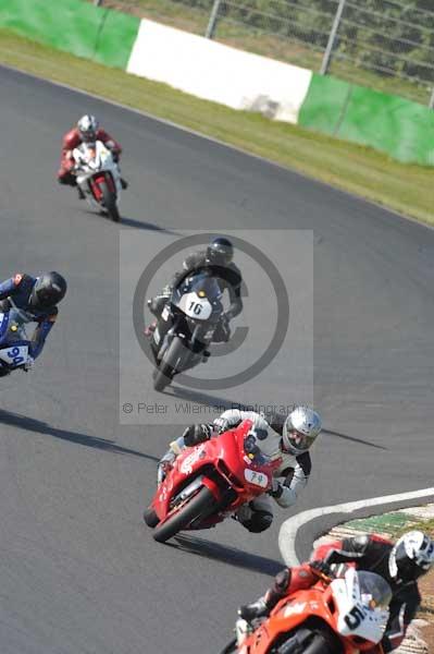 Mallory park Leicestershire;Mallory park photographs;Motorcycle action photographs;Trackday digital images;event digital images;eventdigitalimages;mallory park;no limits trackday;peter wileman photography;trackday;trackday photos