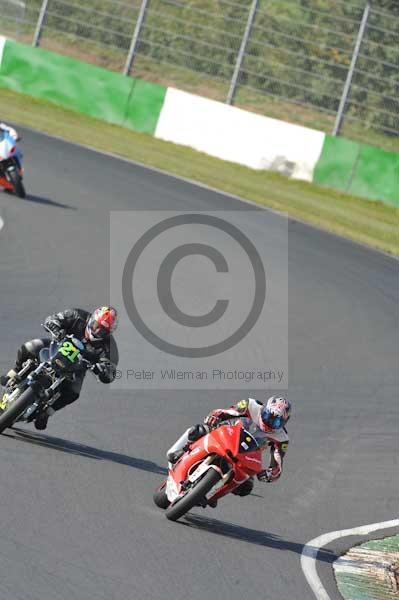 Mallory park Leicestershire;Mallory park photographs;Motorcycle action photographs;Trackday digital images;event digital images;eventdigitalimages;mallory park;no limits trackday;peter wileman photography;trackday;trackday photos