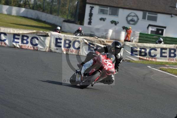 Mallory park Leicestershire;Mallory park photographs;Motorcycle action photographs;Trackday digital images;event digital images;eventdigitalimages;mallory park;no limits trackday;peter wileman photography;trackday;trackday photos