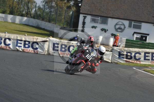 Mallory park Leicestershire;Mallory park photographs;Motorcycle action photographs;Trackday digital images;event digital images;eventdigitalimages;mallory park;no limits trackday;peter wileman photography;trackday;trackday photos