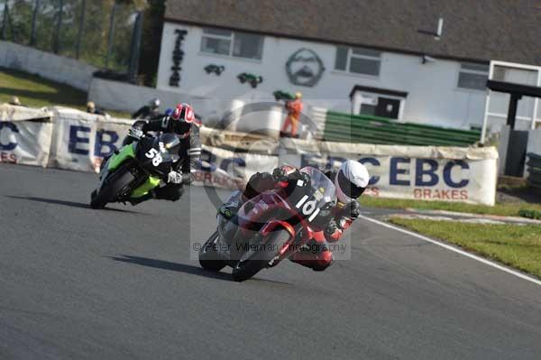 Mallory park Leicestershire;Mallory park photographs;Motorcycle action photographs;Trackday digital images;event digital images;eventdigitalimages;mallory park;no limits trackday;peter wileman photography;trackday;trackday photos