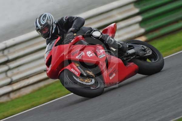 Mallory park Leicestershire;Mallory park photographs;Motorcycle action photographs;Trackday digital images;event digital images;eventdigitalimages;mallory park;no limits trackday;peter wileman photography;trackday;trackday photos