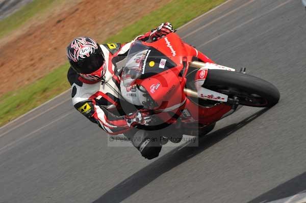 Mallory park Leicestershire;Mallory park photographs;Motorcycle action photographs;Trackday digital images;event digital images;eventdigitalimages;mallory park;no limits trackday;peter wileman photography;trackday;trackday photos