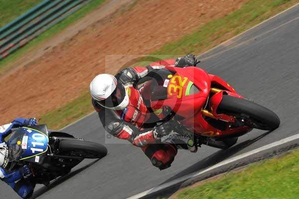 Mallory park Leicestershire;Mallory park photographs;Motorcycle action photographs;Trackday digital images;event digital images;eventdigitalimages;mallory park;no limits trackday;peter wileman photography;trackday;trackday photos