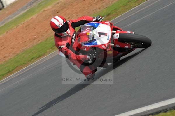 Mallory park Leicestershire;Mallory park photographs;Motorcycle action photographs;Trackday digital images;event digital images;eventdigitalimages;mallory park;no limits trackday;peter wileman photography;trackday;trackday photos