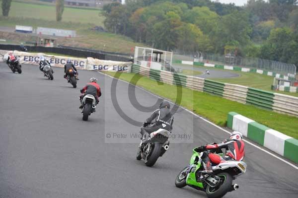 Mallory park Leicestershire;Mallory park photographs;Motorcycle action photographs;Trackday digital images;event digital images;eventdigitalimages;mallory park;no limits trackday;peter wileman photography;trackday;trackday photos