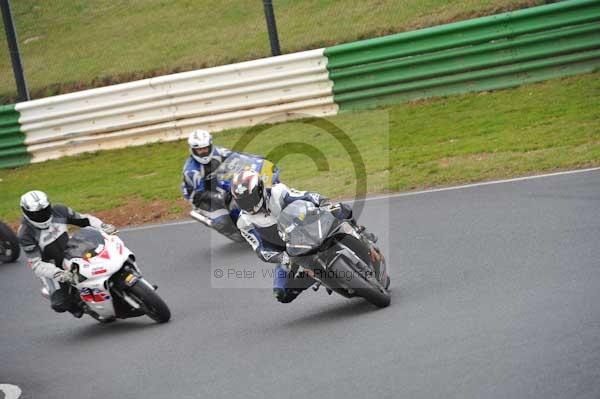 Mallory park Leicestershire;Mallory park photographs;Motorcycle action photographs;Trackday digital images;event digital images;eventdigitalimages;mallory park;no limits trackday;peter wileman photography;trackday;trackday photos