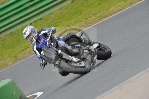 Mallory park Leicestershire;Mallory park photographs;Motorcycle action photographs;Trackday digital images;event digital images;eventdigitalimages;mallory park;no limits trackday;peter wileman photography;trackday;trackday photos