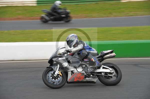 Mallory park Leicestershire;Mallory park photographs;Motorcycle action photographs;Trackday digital images;event digital images;eventdigitalimages;mallory park;no limits trackday;peter wileman photography;trackday;trackday photos