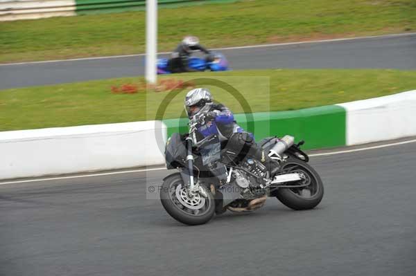 Mallory park Leicestershire;Mallory park photographs;Motorcycle action photographs;Trackday digital images;event digital images;eventdigitalimages;mallory park;no limits trackday;peter wileman photography;trackday;trackday photos