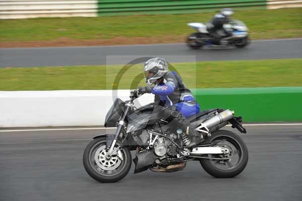 Mallory park Leicestershire;Mallory park photographs;Motorcycle action photographs;Trackday digital images;event digital images;eventdigitalimages;mallory park;no limits trackday;peter wileman photography;trackday;trackday photos