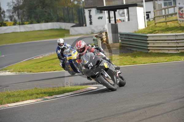 Mallory park Leicestershire;Mallory park photographs;Motorcycle action photographs;Trackday digital images;event digital images;eventdigitalimages;mallory park;no limits trackday;peter wileman photography;trackday;trackday photos