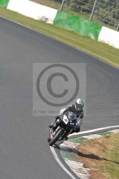 Mallory park Leicestershire;Mallory park photographs;Motorcycle action photographs;Trackday digital images;event digital images;eventdigitalimages;mallory park;no limits trackday;peter wileman photography;trackday;trackday photos