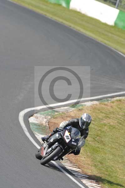 Mallory park Leicestershire;Mallory park photographs;Motorcycle action photographs;Trackday digital images;event digital images;eventdigitalimages;mallory park;no limits trackday;peter wileman photography;trackday;trackday photos