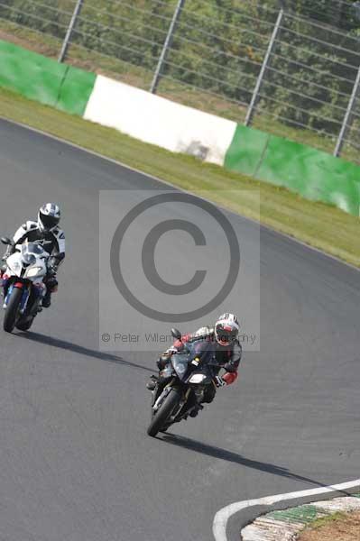 Mallory park Leicestershire;Mallory park photographs;Motorcycle action photographs;Trackday digital images;event digital images;eventdigitalimages;mallory park;no limits trackday;peter wileman photography;trackday;trackday photos