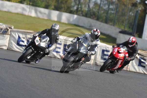 Mallory park Leicestershire;Mallory park photographs;Motorcycle action photographs;Trackday digital images;event digital images;eventdigitalimages;mallory park;no limits trackday;peter wileman photography;trackday;trackday photos