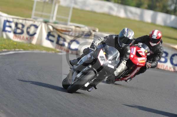 Mallory park Leicestershire;Mallory park photographs;Motorcycle action photographs;Trackday digital images;event digital images;eventdigitalimages;mallory park;no limits trackday;peter wileman photography;trackday;trackday photos