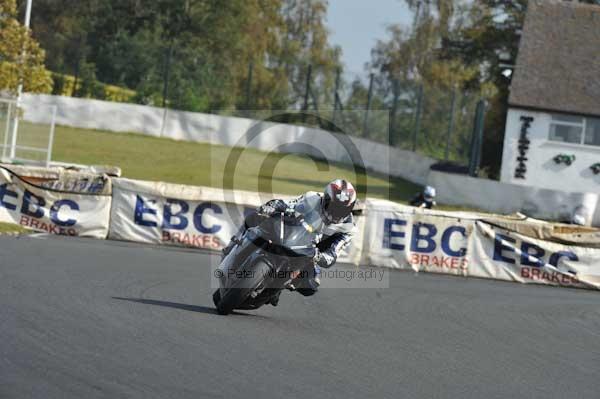 Mallory park Leicestershire;Mallory park photographs;Motorcycle action photographs;Trackday digital images;event digital images;eventdigitalimages;mallory park;no limits trackday;peter wileman photography;trackday;trackday photos