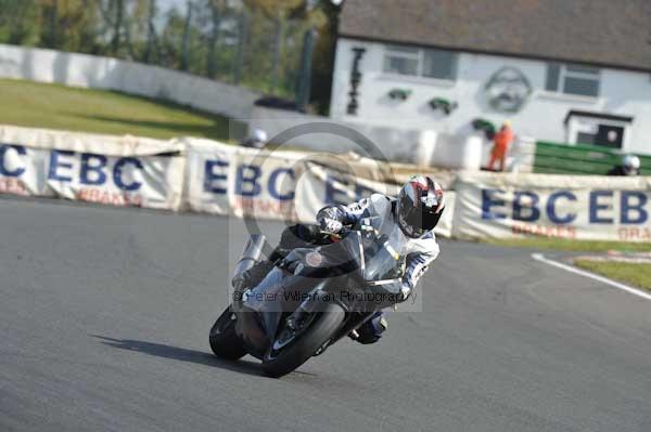 Mallory park Leicestershire;Mallory park photographs;Motorcycle action photographs;Trackday digital images;event digital images;eventdigitalimages;mallory park;no limits trackday;peter wileman photography;trackday;trackday photos