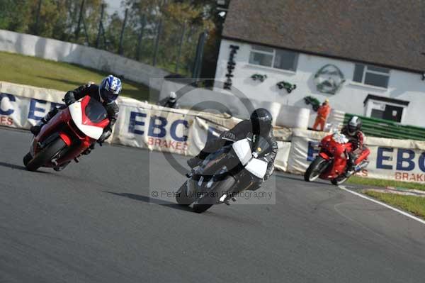 Mallory park Leicestershire;Mallory park photographs;Motorcycle action photographs;Trackday digital images;event digital images;eventdigitalimages;mallory park;no limits trackday;peter wileman photography;trackday;trackday photos