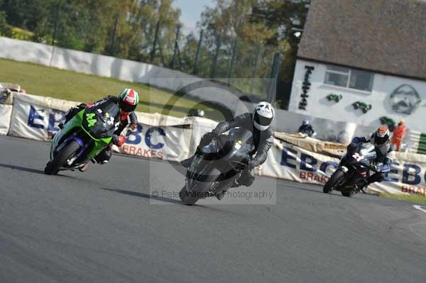 Mallory park Leicestershire;Mallory park photographs;Motorcycle action photographs;Trackday digital images;event digital images;eventdigitalimages;mallory park;no limits trackday;peter wileman photography;trackday;trackday photos