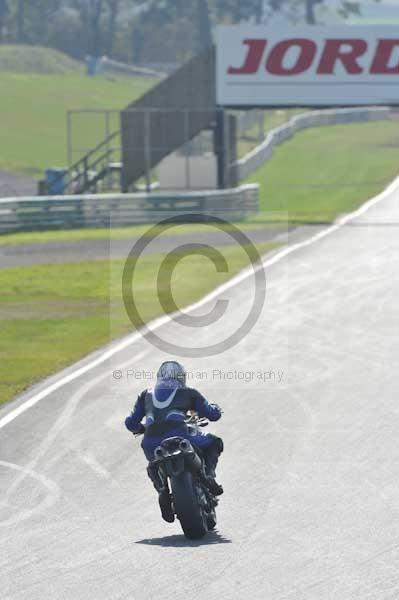 Mallory park Leicestershire;Mallory park photographs;Motorcycle action photographs;Trackday digital images;event digital images;eventdigitalimages;mallory park;no limits trackday;peter wileman photography;trackday;trackday photos