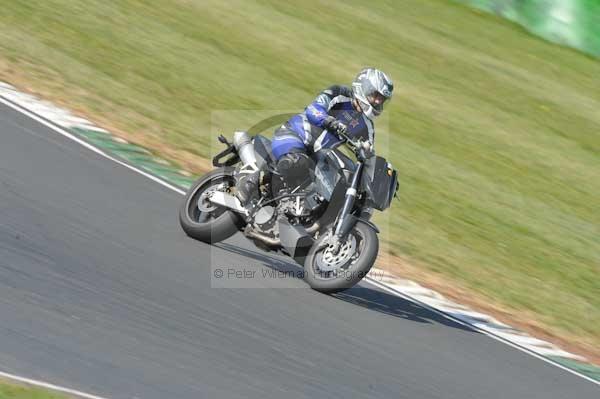 Mallory park Leicestershire;Mallory park photographs;Motorcycle action photographs;Trackday digital images;event digital images;eventdigitalimages;mallory park;no limits trackday;peter wileman photography;trackday;trackday photos