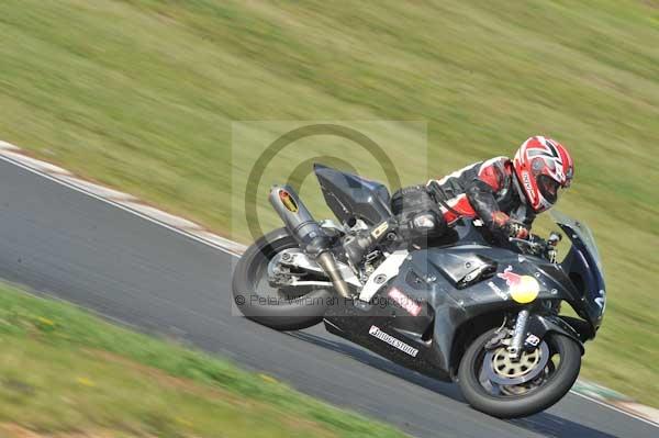 Mallory park Leicestershire;Mallory park photographs;Motorcycle action photographs;Trackday digital images;event digital images;eventdigitalimages;mallory park;no limits trackday;peter wileman photography;trackday;trackday photos