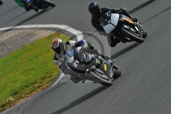 Mallory park Leicestershire;Mallory park photographs;Motorcycle action photographs;Trackday digital images;event digital images;eventdigitalimages;mallory park;no limits trackday;peter wileman photography;trackday;trackday photos