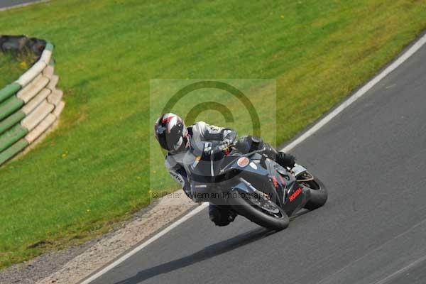 Mallory park Leicestershire;Mallory park photographs;Motorcycle action photographs;Trackday digital images;event digital images;eventdigitalimages;mallory park;no limits trackday;peter wileman photography;trackday;trackday photos