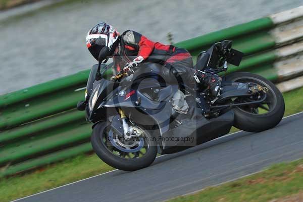 Mallory park Leicestershire;Mallory park photographs;Motorcycle action photographs;Trackday digital images;event digital images;eventdigitalimages;mallory park;no limits trackday;peter wileman photography;trackday;trackday photos