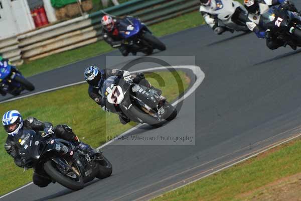 Mallory park Leicestershire;Mallory park photographs;Motorcycle action photographs;Trackday digital images;event digital images;eventdigitalimages;mallory park;no limits trackday;peter wileman photography;trackday;trackday photos