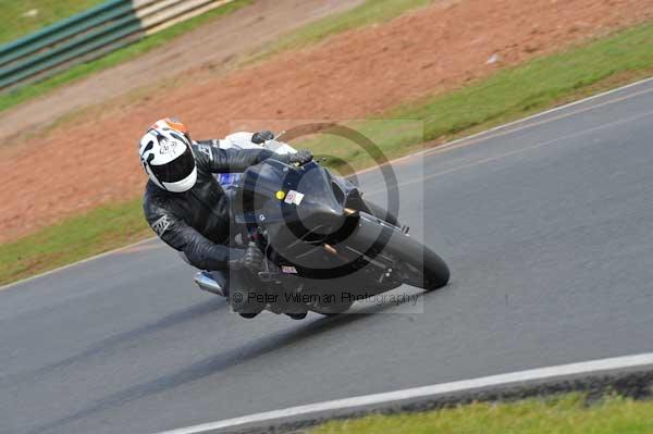 Mallory park Leicestershire;Mallory park photographs;Motorcycle action photographs;Trackday digital images;event digital images;eventdigitalimages;mallory park;no limits trackday;peter wileman photography;trackday;trackday photos