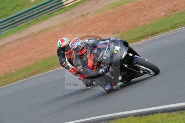 Mallory park Leicestershire;Mallory park photographs;Motorcycle action photographs;Trackday digital images;event digital images;eventdigitalimages;mallory park;no limits trackday;peter wileman photography;trackday;trackday photos