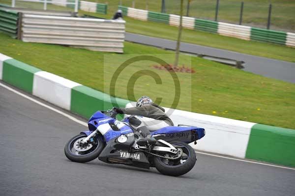 Mallory park Leicestershire;Mallory park photographs;Motorcycle action photographs;Trackday digital images;event digital images;eventdigitalimages;mallory park;no limits trackday;peter wileman photography;trackday;trackday photos