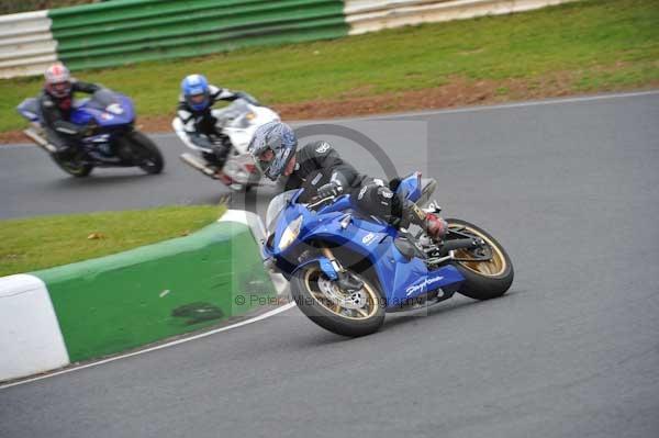 Mallory park Leicestershire;Mallory park photographs;Motorcycle action photographs;Trackday digital images;event digital images;eventdigitalimages;mallory park;no limits trackday;peter wileman photography;trackday;trackday photos