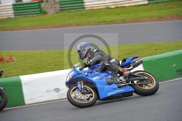 Mallory park Leicestershire;Mallory park photographs;Motorcycle action photographs;Trackday digital images;event digital images;eventdigitalimages;mallory park;no limits trackday;peter wileman photography;trackday;trackday photos