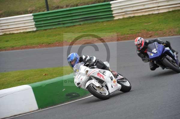 Mallory park Leicestershire;Mallory park photographs;Motorcycle action photographs;Trackday digital images;event digital images;eventdigitalimages;mallory park;no limits trackday;peter wileman photography;trackday;trackday photos