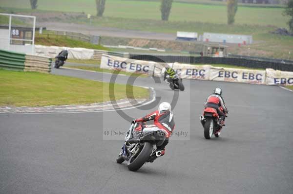 Mallory park Leicestershire;Mallory park photographs;Motorcycle action photographs;Trackday digital images;event digital images;eventdigitalimages;mallory park;no limits trackday;peter wileman photography;trackday;trackday photos