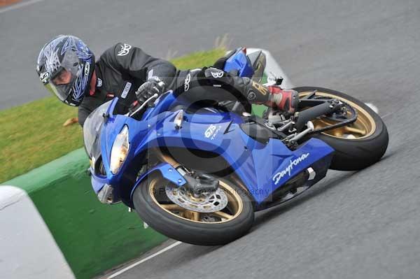 Mallory park Leicestershire;Mallory park photographs;Motorcycle action photographs;Trackday digital images;event digital images;eventdigitalimages;mallory park;no limits trackday;peter wileman photography;trackday;trackday photos