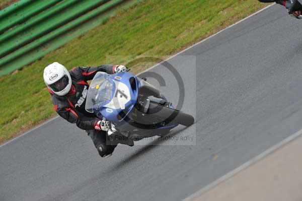 Mallory park Leicestershire;Mallory park photographs;Motorcycle action photographs;Trackday digital images;event digital images;eventdigitalimages;mallory park;no limits trackday;peter wileman photography;trackday;trackday photos