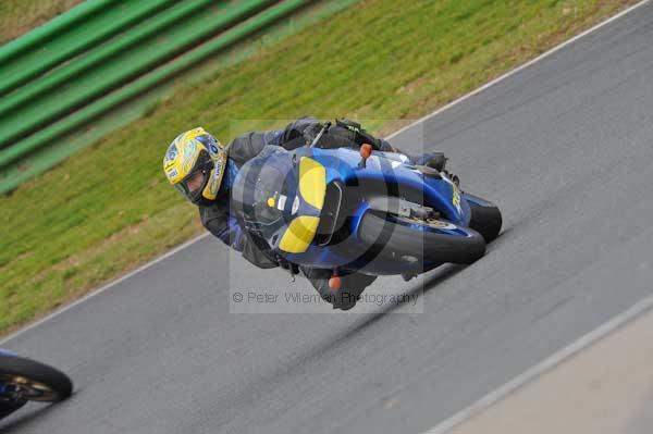 Mallory park Leicestershire;Mallory park photographs;Motorcycle action photographs;Trackday digital images;event digital images;eventdigitalimages;mallory park;no limits trackday;peter wileman photography;trackday;trackday photos