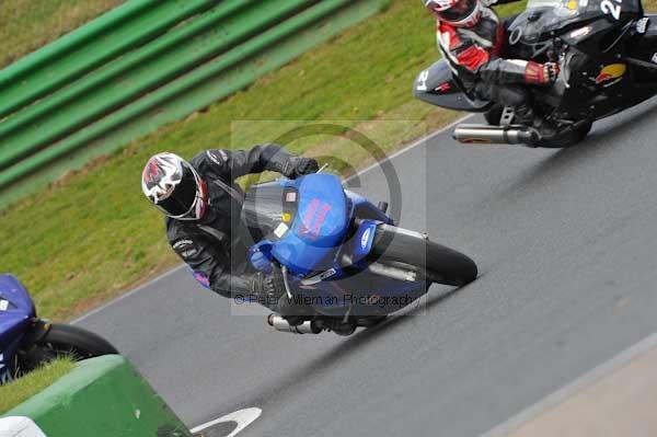 Mallory park Leicestershire;Mallory park photographs;Motorcycle action photographs;Trackday digital images;event digital images;eventdigitalimages;mallory park;no limits trackday;peter wileman photography;trackday;trackday photos