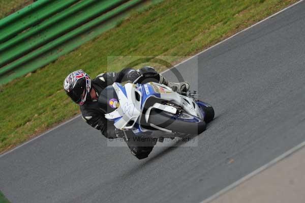 Mallory park Leicestershire;Mallory park photographs;Motorcycle action photographs;Trackday digital images;event digital images;eventdigitalimages;mallory park;no limits trackday;peter wileman photography;trackday;trackday photos