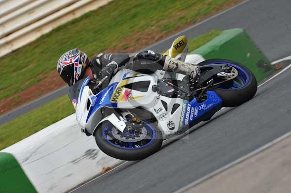 Mallory park Leicestershire;Mallory park photographs;Motorcycle action photographs;Trackday digital images;event digital images;eventdigitalimages;mallory park;no limits trackday;peter wileman photography;trackday;trackday photos